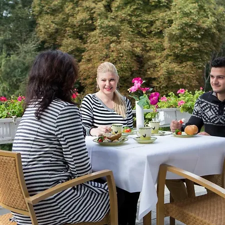 Szálloda Hotel-restaurant Brathahnchenfarm