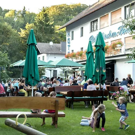 Hotel-restaurant Brathahnchenfarm *