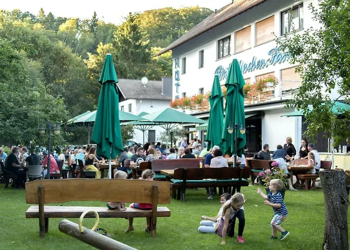 Hotel-restaurant Brathahnchenfarm *